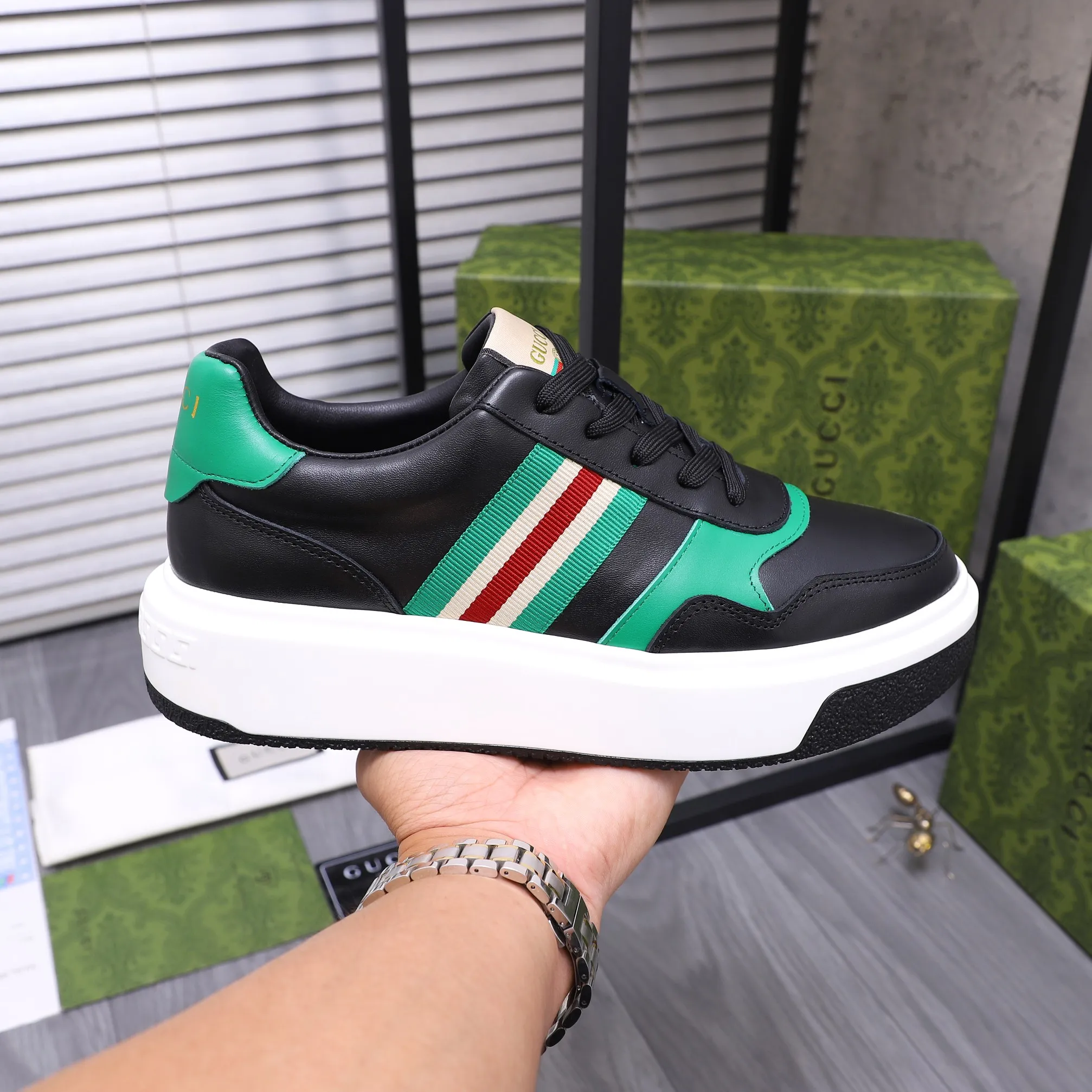 Men's shoes 💰460 Product trademark: GUCCI "Gucci" men's casual sneakers Regular size: 38-44 Product materials: Selected cowhide stitching upper, sheepskin lining, rubber outsole